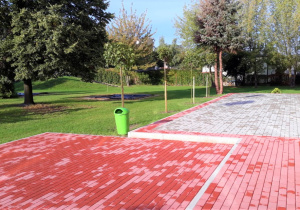 Ogród przedszkolny, widok na taras oraz teren ziony