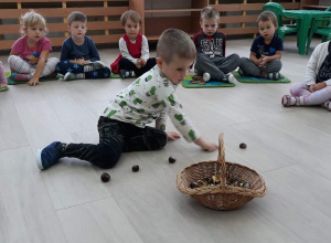 Na instrumentach gramy,przeliczamy i śpiewamy - jednym słowem ciekawe zajęcia dzisiaj mamy.