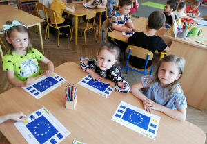 Hania, Pola i Zosia opowiadają o korzyściach jakie płyną z należenia do Unii Europejskiej