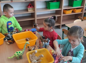 3-latki drugiego dnia w przedszkolu
