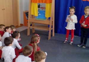 Dzieci podczas inscenizacji legendy o powstaniu państwa polskiego.