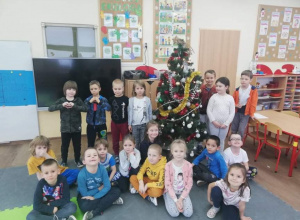 Starszaki z grupy V przygotowują się do świąt