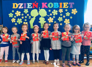 "Być kobietą, być kobietą...", czyli DZIEŃ KOBIET w grupie II