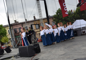 Występ wokalno-taneczny "Prząśniczka"