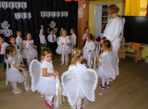 "Betlejemska Gwiazda świeci, do Jezusa idą dzieci" - jasełka w grupie I
