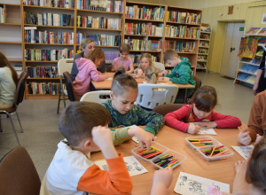 Warsztaty patriotyczne - wizyta grupy VI w Bibliotece Pedagogicznej