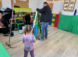 Zabawy teatralno - integracyjne w gr. III - realizacja projektu unijnego "Akademia kompetencji - wsparcie edukacji przedszkolnej w gminie Łask"