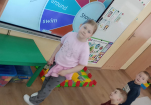 kręcimy kołem i pokazujemy co nam wskaże wskazówka