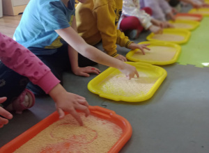 ,,SENSOPLASTYKA TO PRAKTYKA DLA SMYKA"- realizacja projektu:AKADEMIA KOMPETENCJI-WSPARCIE EDUKACJI PRZEDSZKOLNEJ W GMINIE ŁASK Grupa V czerwiec