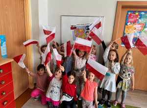Grupa III przygotowuje się do Święta Flagi