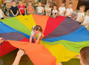 "Więcej ruchu dla maluchów" zajęcia ruchowe w ramach Projektu "Akademia kompetencji- wsparcie edukacji przedszkolnej w gminie Łask w grupie II kwiecień