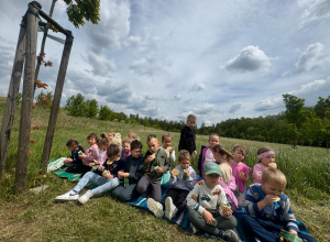 Piknik na łące- poznajemy zawód zielarza -grupa III