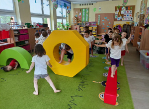 "Więcej ruchu dla maluchów" zajęcia ruchowe w ramach Projektu "Akademia kompetencji- wsparcie edukacji przedszkolnej w gminie Łask w grupie II maj