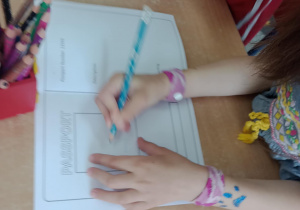 lecimy na wakacje- przygotowujemy swoje własne paszporty