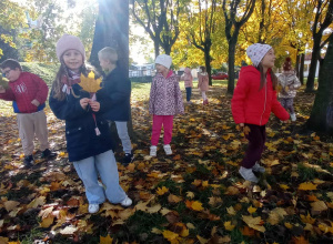 Spacerek zdrowia doda, czy to pogoda, czy też niepogoda- grupa IV