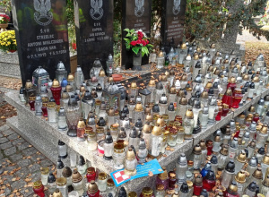 Pięciolatki na cmentarzu