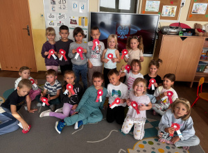 Każdy przedszkolak to mały Polak - grupa IV robi kotyliony