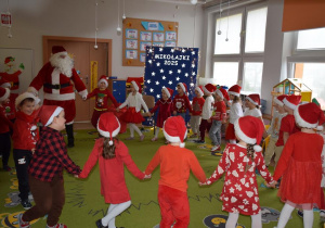 Dzieci z Mikołajem