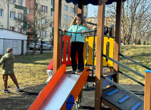 Zabawy w ogrodzie przedszkolnym - grupa IV (FILM)