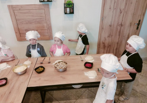 Dzieci w pizzerii