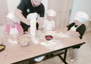Dzieci w pizzerii