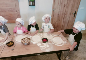 Dzieci w pizzerii