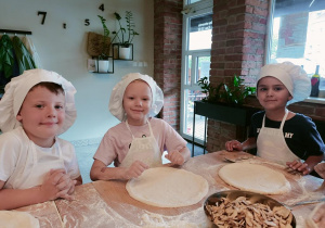 Dzieci w pizzerii