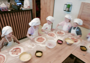 Dzieci w pizzerii