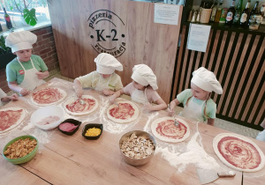 Dzieci w pizzerii
