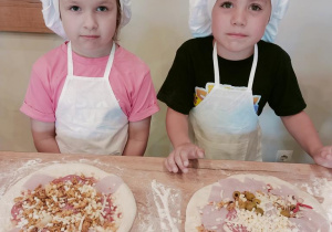 Dzieci w pizzerii