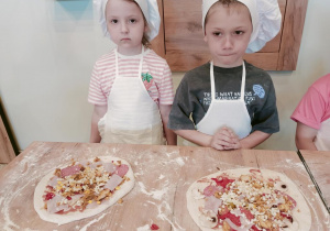 Dzieci w pizzerii