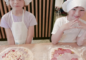 Dzieci w pizzerii