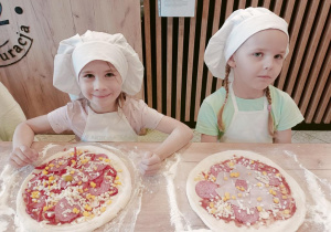 Dzieci w pizzerii
