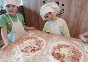 Dzieci w pizzerii