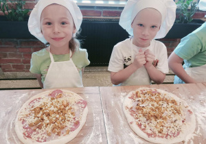 Dzieci w pizzerii