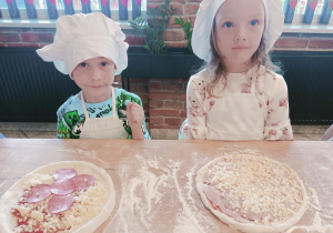 Dzieci w pizzerii