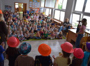"Spotkanie z muzyką" - warsztaty muzyczno - ruchowe pt. "Niech żyją wakacje"