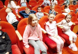Dzieci w teatrze