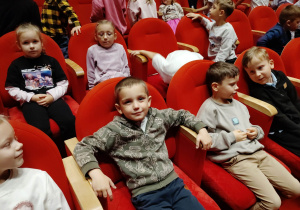 Dzieci w teatrze