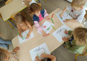 Praca plastyczna z jabłkiem