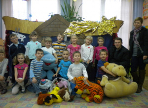 Przedszkolaki podzieliły się pluszakami z dziećmi z Domu Dziecka w Łasku