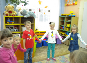 Zabawy z Panią Zdrówko - obchody Dnia Żywności w grupie 6-latków