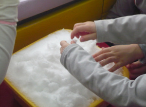 Biały śnieg - zabawy z cyklu "Świat kolorów" rozwijające aktywność 3-latków